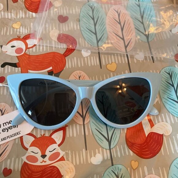 Petals and Peacocks NWT Blue Cat Eye sunglasses - Picture 1 of 6